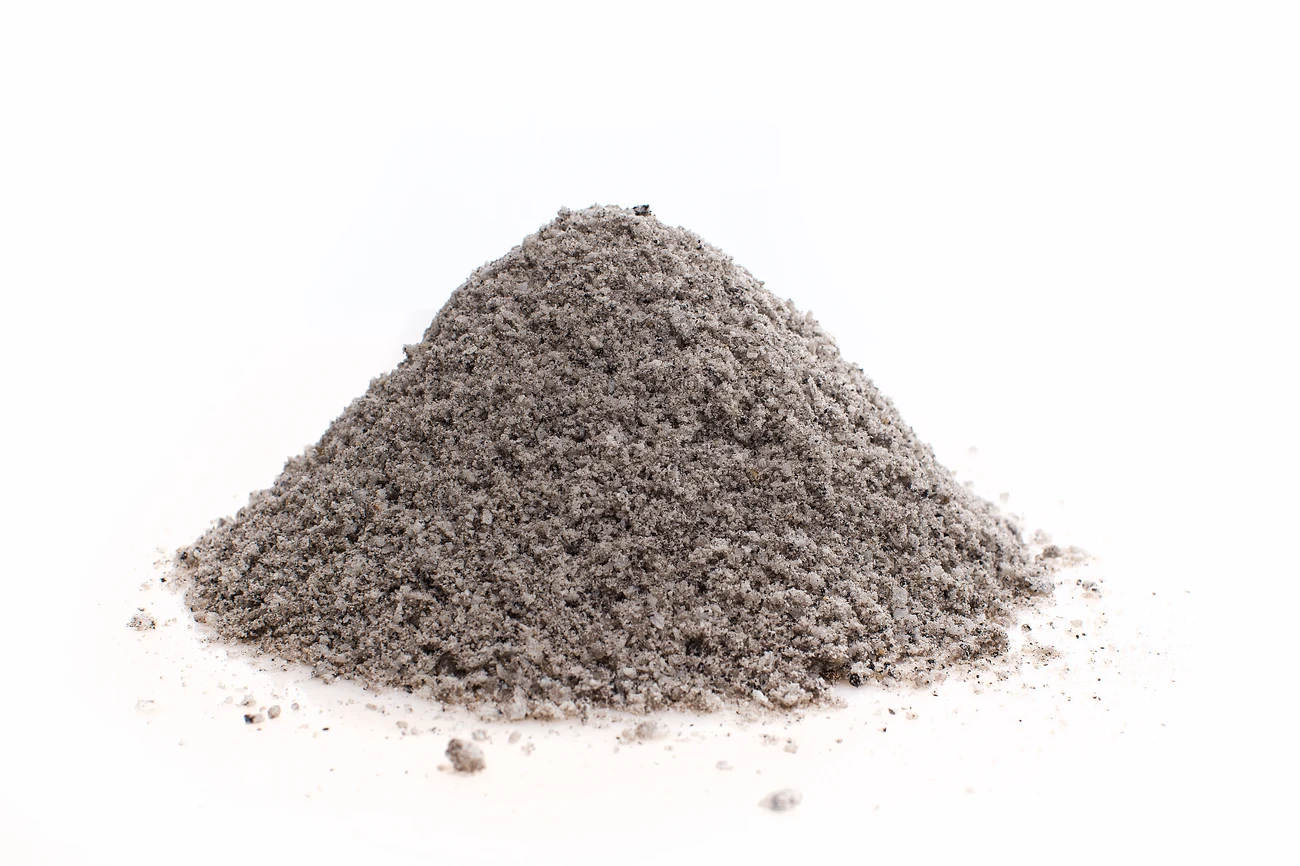 Szare kruszywo fugowe o frakcji 0–2 mm do wypełniania spoin nawierzchni brukowych