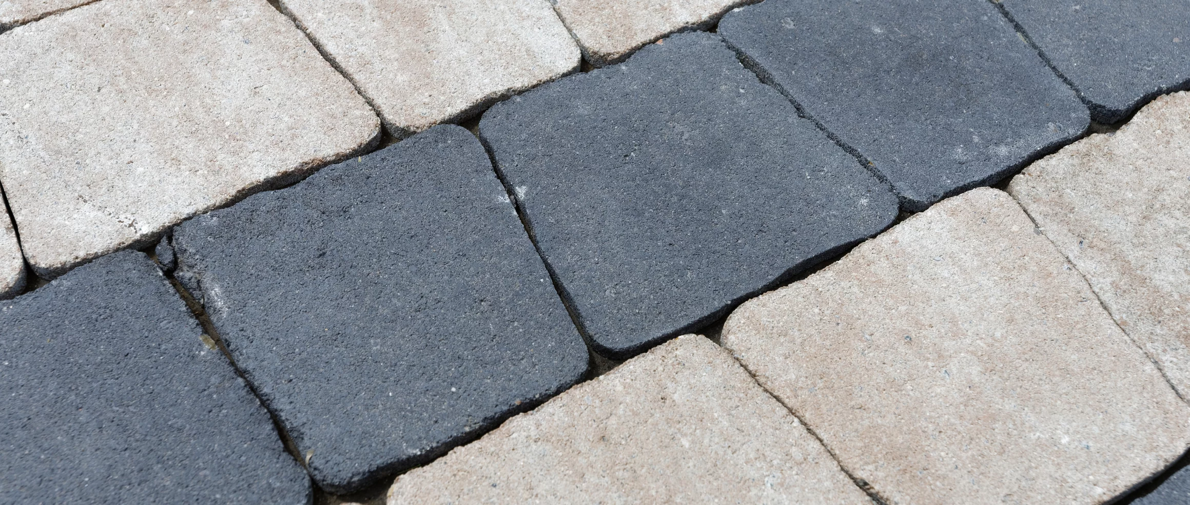 Polbruk Carmino Szary – realizacja nawierzchni z szarej kostki